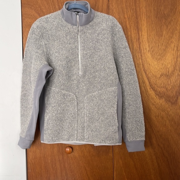 Lululemon - Picture 3 of 4